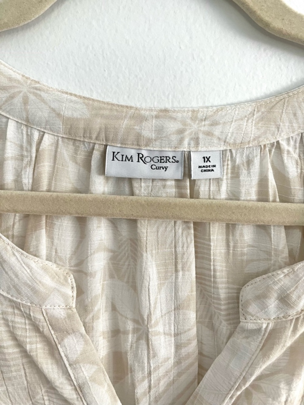 Kim Rogers Curvy Plus Size Cream Floral Flowy Short Sleeve Button Tunic Blouse - Picture 3 of 7